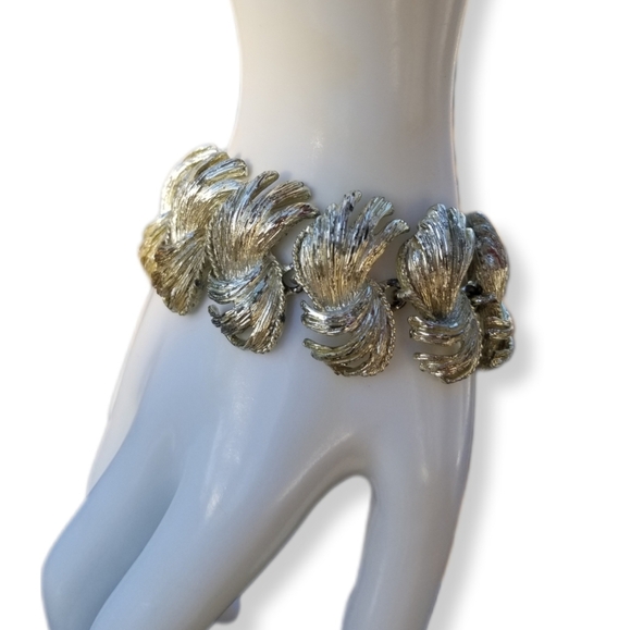 BSK VINTAGE MID CENTURY MODERN  SILVERTONED PANEL CHAIN STATEMENT BRACELET - Picture 2 of 9